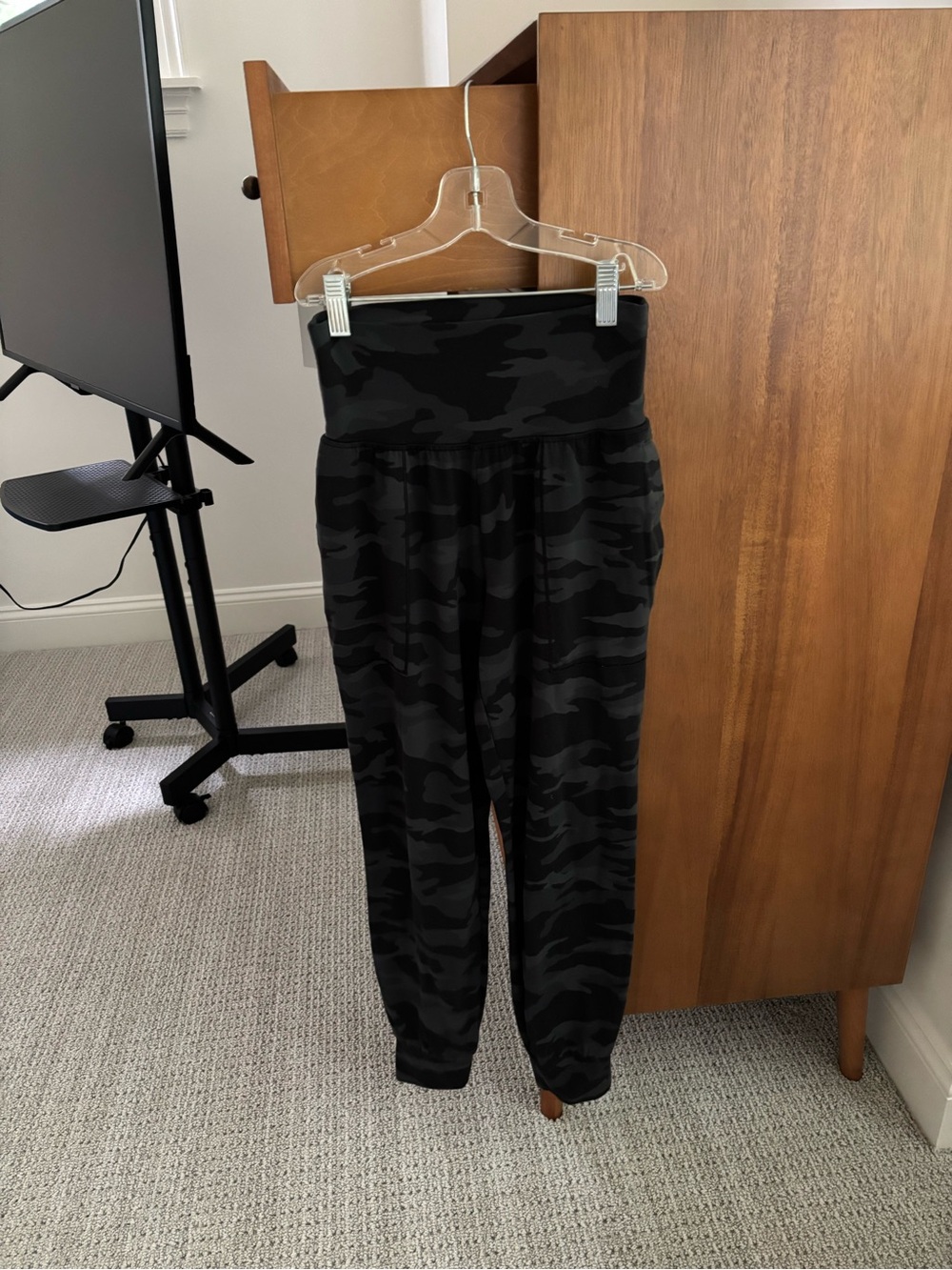 Athleta Salutation Camo Jogger - Black & Gray